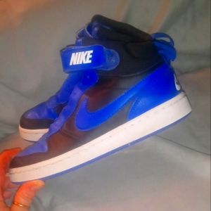 Size 4youth Nike shoes